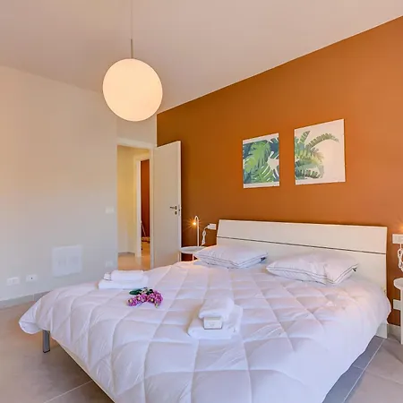 Апартаменты The Golden View - Happy Бельджирате