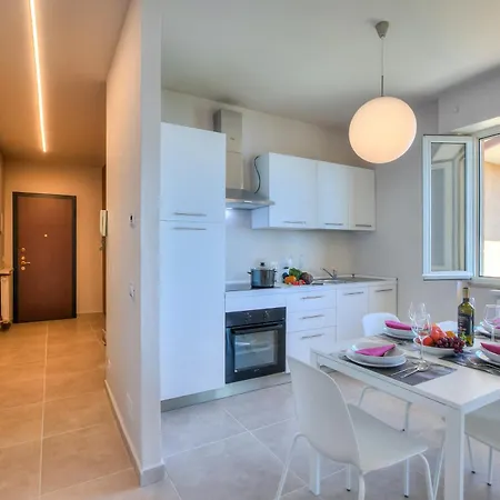 The Golden View: 2-bed W/ Ac - Happy Appartement