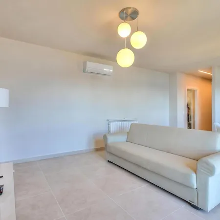 The Golden View: 2-bed W/ Ac - Happy Appartement