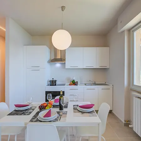 The Golden View: 2-bed W/ Ac - Happy Appartement *